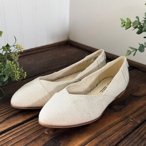 NWT Tom Jutti Neat Cream Canvas Women's Flats